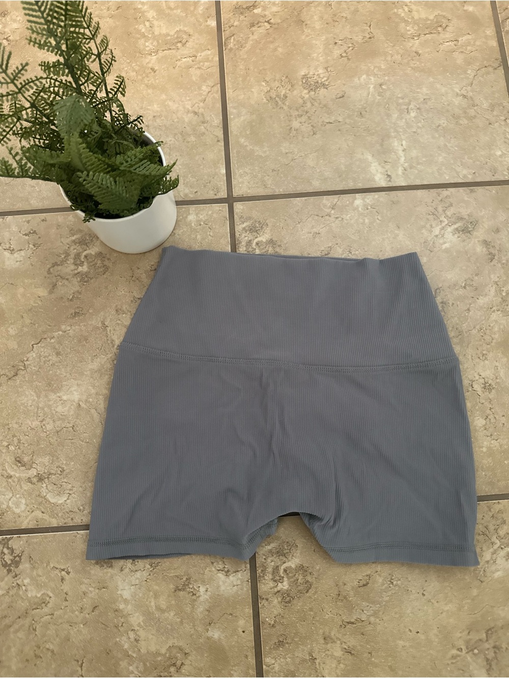 GREY SCRUNCH BUTT SHORTS